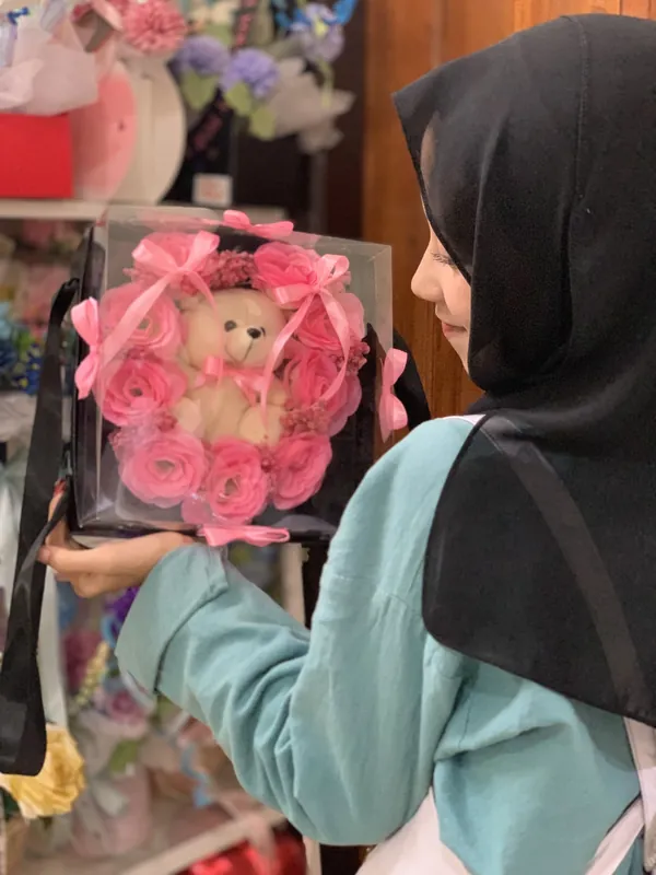 Golden Arrangement Tas